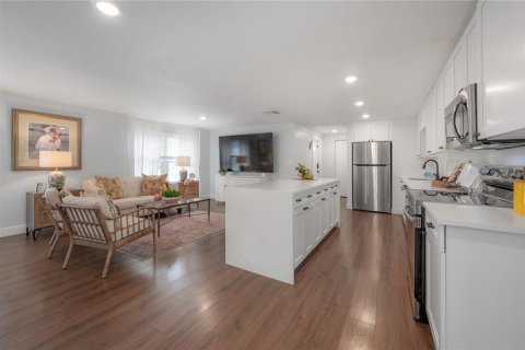 Villa ou maison à vendre à Tampa, Floride: 4 chambres, 159.88 m2 № 1919922 - photo 8