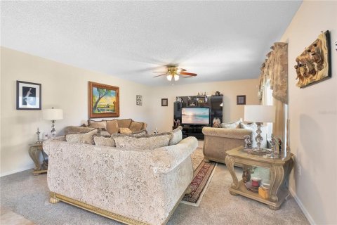 House in Clermont, Florida 4 bedrooms, 222.22 sq.m. № 2151769 - photo 10