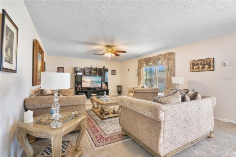 House in Clermont, Florida 4 bedrooms, 222.22 sq.m. № 2151769 - photo 11