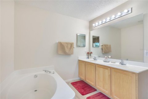 House in Clermont, Florida 4 bedrooms, 222.22 sq.m. № 2151769 - photo 21