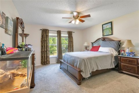 House in Clermont, Florida 4 bedrooms, 222.22 sq.m. № 2151769 - photo 15