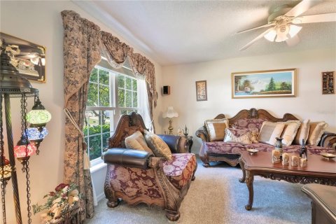 House in Clermont, Florida 4 bedrooms, 222.22 sq.m. № 2151769 - photo 6