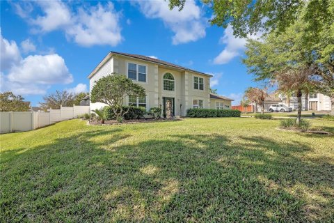 House in Clermont, Florida 4 bedrooms, 222.22 sq.m. № 2151769 - photo 2