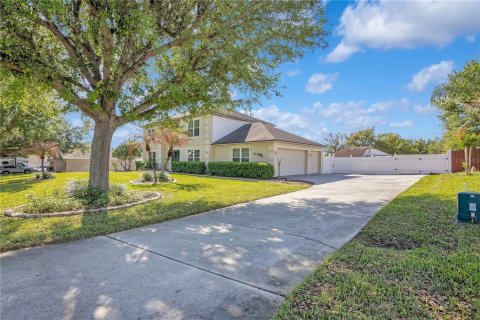 House in Clermont, Florida 4 bedrooms, 222.22 sq.m. № 2151769 - photo 3