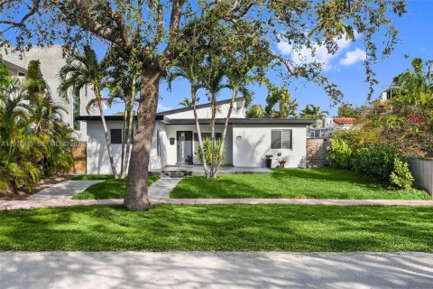 Снять в аренду виллу или дом в Майами-Бич, Флорида 4 спальни, 225.75м2, № 2046225 - фото 2