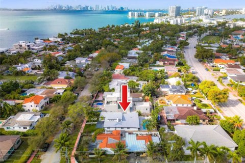 Дом в Майами-Бич, Флорида 4 спальни, 225.75м2 № 2046225