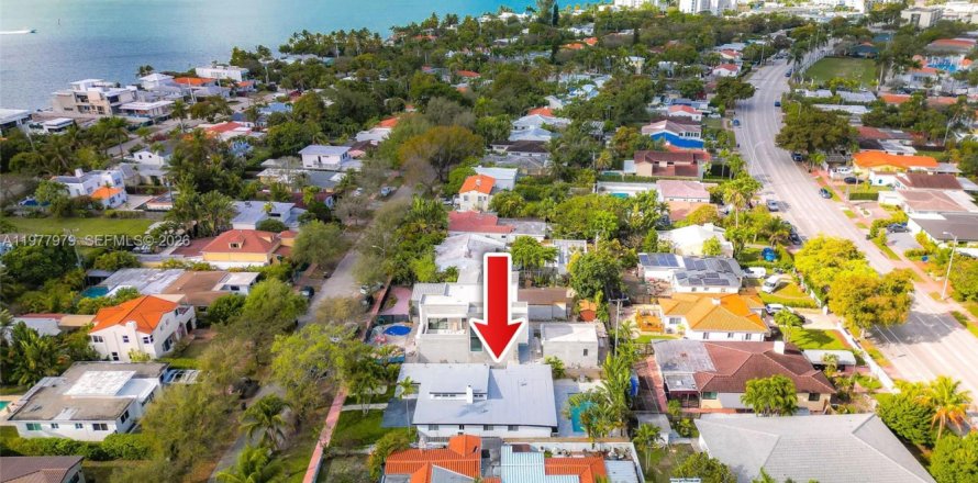 Дом в Майами-Бич, Флорида 4 спальни, 225.75м2 № 2046225