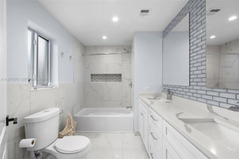 Снять в аренду виллу или дом в Майами-Бич, Флорида 4 спальни, 225.75м2, № 2046225 - фото 19