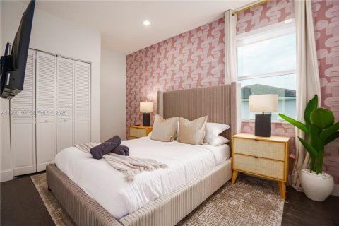 Villa ou maison à louer à Miami, Floride: 8 chambres, 411.19 m2 № 2297390 - photo 26