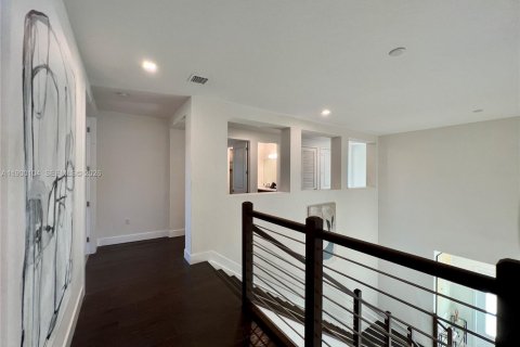 Villa ou maison à louer à Miami, Floride: 8 chambres, 411.19 m2 № 2297390 - photo 19