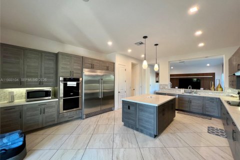 Villa ou maison à louer à Miami, Floride: 8 chambres, 411.19 m2 № 2297390 - photo 13