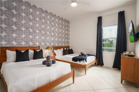 Villa ou maison à louer à Miami, Floride: 8 chambres, 411.19 m2 № 2297390 - photo 21