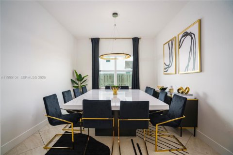 Villa ou maison à louer à Miami, Floride: 8 chambres, 411.19 m2 № 2297390 - photo 5