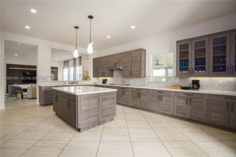 Villa ou maison à louer à Miami, Floride: 8 chambres, 411.19 m2 № 2297390 - photo 30