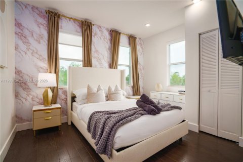 Villa ou maison à louer à Miami, Floride: 8 chambres, 411.19 m2 № 2297390 - photo 25