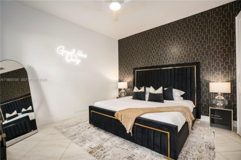 Villa ou maison à louer à Miami, Floride: 8 chambres, 411.19 m2 № 2297390 - photo 17