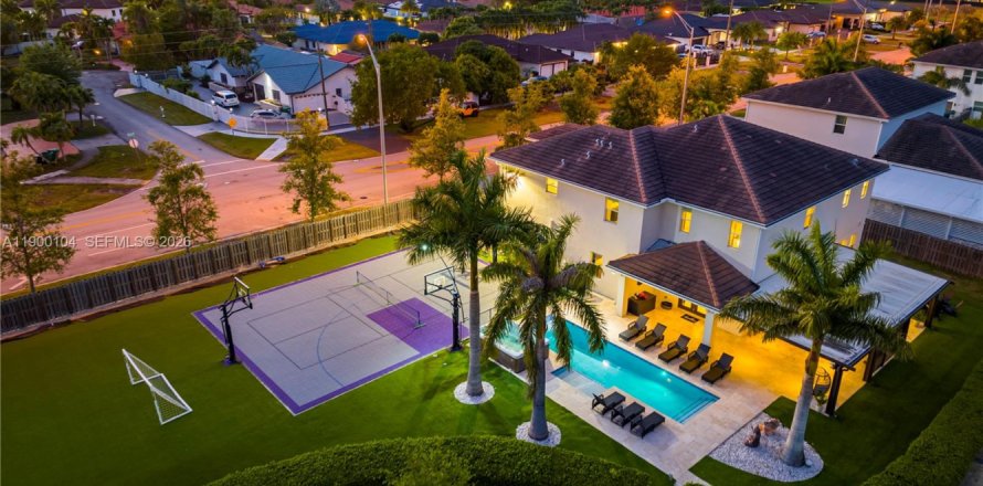 Villa ou maison à Miami, Floride 8 chambres, 411.19 m2 № 2297390