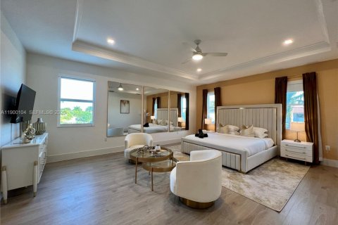 Villa ou maison à louer à Miami, Floride: 8 chambres, 411.19 m2 № 2297390 - photo 29