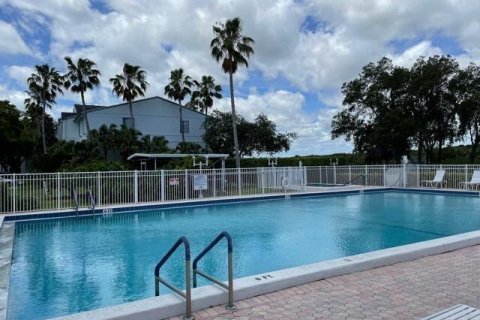 Condo in Port St. Lucie, Florida, 2 bedrooms  № 2399992 - photo 11