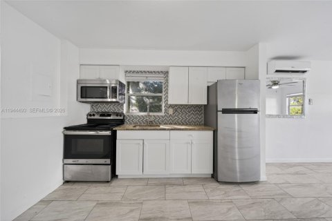 Immobilier commercial à vendre à Miami, Floride: 145.48 m2 № 2001275 - photo 5