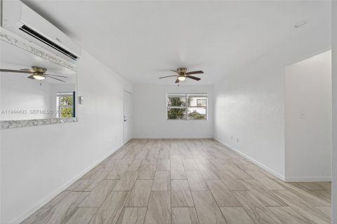 Immobilier commercial à vendre à Miami, Floride: 145.48 m2 № 2001275 - photo 6