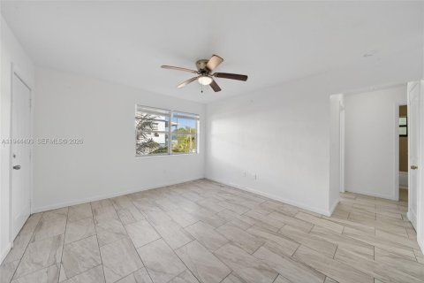 Immobilier commercial à vendre à Miami, Floride: 145.48 m2 № 2001275 - photo 8