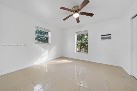 Immobilier commercial à vendre à Miami, Floride: 145.48 m2 № 2001275 - photo 12