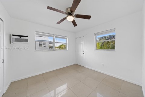 Immobilier commercial à vendre à Miami, Floride: 145.48 m2 № 2001275 - photo 9