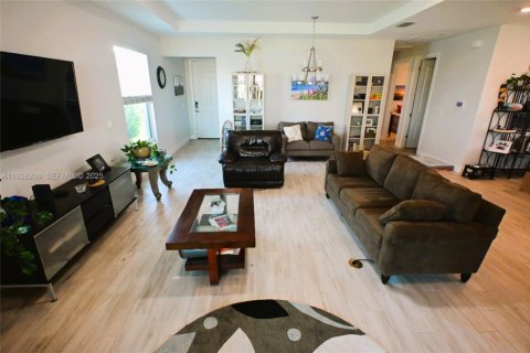 Villa ou maison à vendre à Port St. Lucie, Floride: 2 chambres, 165.09 m2 № 1988673 - photo 8