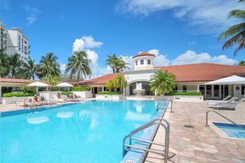 Copropriété à vendre à Aventura, Floride: 2 chambres, 121.89 m2 № 1946250 - photo 2