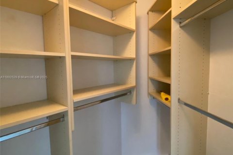 Condo in Aventura, Florida, 2 bedrooms  № 1946250 - photo 22