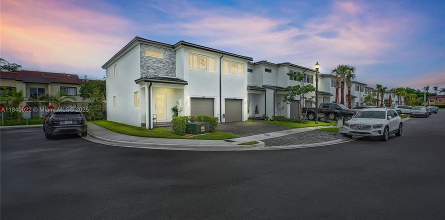 Townhouse in Pembroke Park, Florida 3 bedrooms, 118.54 sq.m. № 1836672
