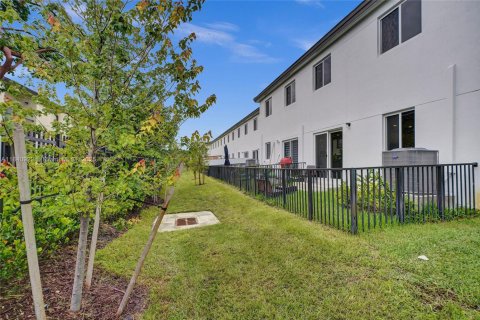 Townhouse in Pembroke Park, Florida 3 bedrooms, 118.54 sq.m. № 1836672 - photo 22