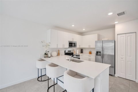 Townhouse in Pembroke Park, Florida 3 bedrooms, 118.54 sq.m. № 1836672 - photo 9