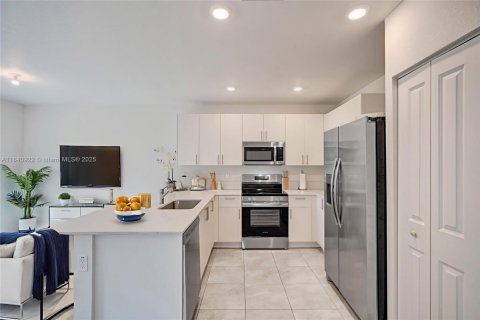 Townhouse in Pembroke Park, Florida 3 bedrooms, 118.54 sq.m. № 1836672 - photo 10