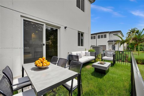 Townhouse in Pembroke Park, Florida 3 bedrooms, 118.54 sq.m. № 1836672 - photo 21