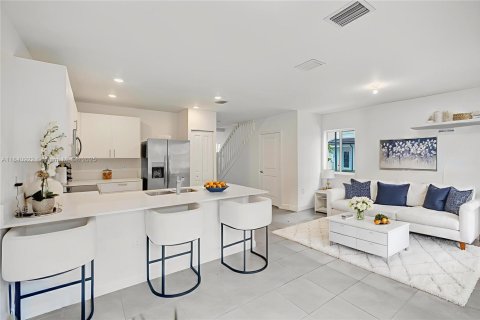 Townhouse in Pembroke Park, Florida 3 bedrooms, 118.54 sq.m. № 1836672 - photo 11