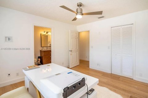 House in Weston, Florida 5 bedrooms, 276.2 sq.m. № 1872381 - photo 28