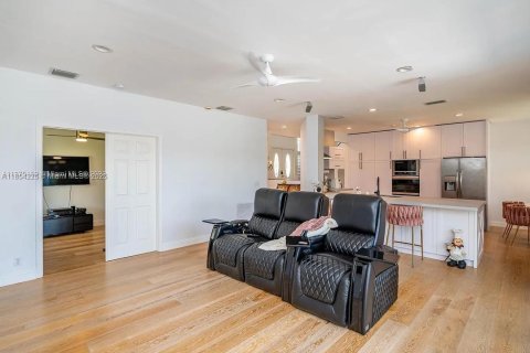 House in Weston, Florida 5 bedrooms, 276.2 sq.m. № 1872381 - photo 19