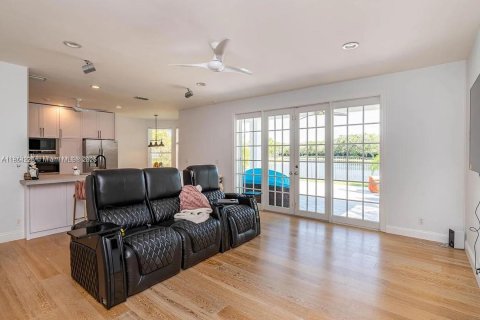 House in Weston, Florida 5 bedrooms, 276.2 sq.m. № 1872381 - photo 18