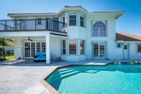 House in Weston, Florida 5 bedrooms, 276.2 sq.m. № 1872381 - photo 2