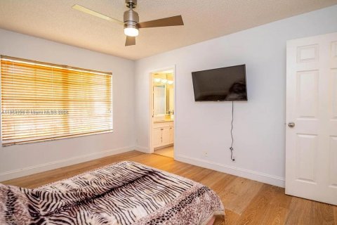 House in Weston, Florida 5 bedrooms, 276.2 sq.m. № 1872381 - photo 25