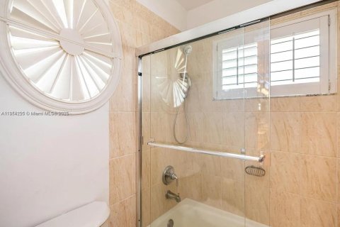 House in Weston, Florida 5 bedrooms, 276.2 sq.m. № 1872381 - photo 23