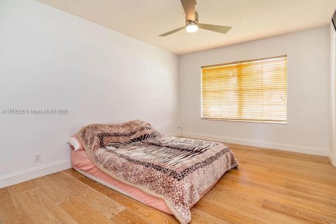 House in Weston, Florida 5 bedrooms, 276.2 sq.m. № 1872381 - photo 27