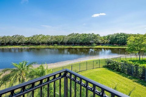 House in Weston, Florida 5 bedrooms, 276.2 sq.m. № 1872381 - photo 4