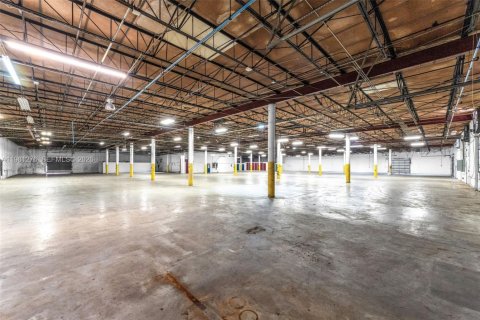 Immobilier commercial à vendre à Hialeah, Floride № 2091284 - photo 19