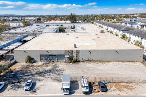 Immobilier commercial à Hialeah, Floride № 2091284