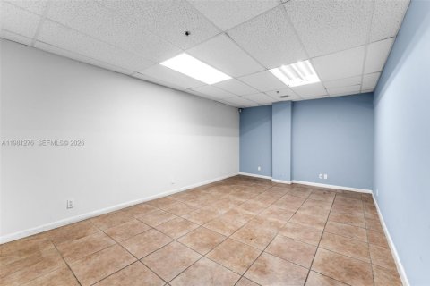 Immobilier commercial à vendre à Hialeah, Floride № 2091284 - photo 6