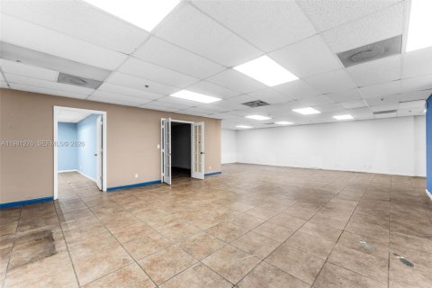 Immobilier commercial à vendre à Hialeah, Floride № 2091284 - photo 4
