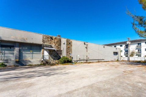 Immobilier commercial à vendre à Hialeah, Floride № 2091284 - photo 2